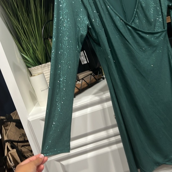 Xtraordinary Junior dress Large Green Long Sleeve Glitter Faux Wrap Mini Dress - Picture 6 of 8